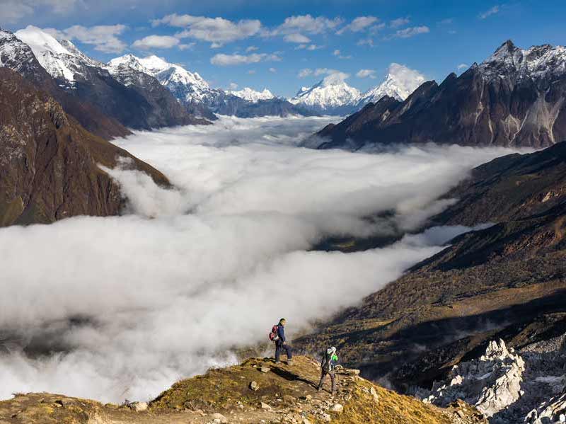 Manaslu Circuit, high above the clouds Manaslu Circuit trek